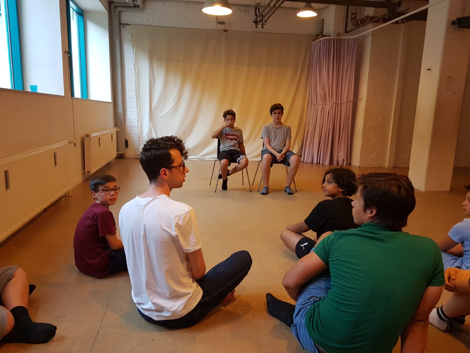 3 Schüler der TASK Schaupielschule spielen im Film Kippa mit und erhalten den Nachwuchspreis. Das Casting zu dem Film fand sogar im TASK Unterricht statt.
© copyright by task